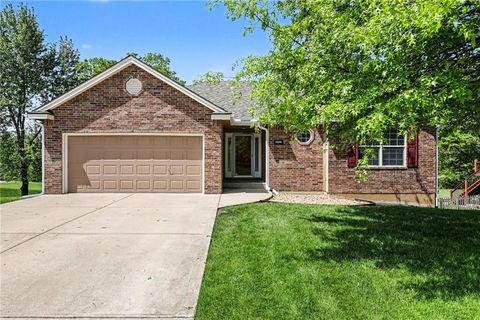 Photo of 10208 N Spruce Avenue, Kansas City, MO 64156 (MLS # 2617028)
