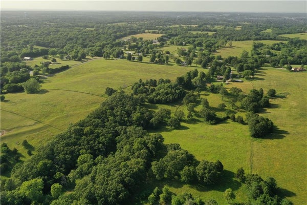 ADDRESS PRIVATE, GRAIN VALLEY, MO  - Image ff492f94c6cf1f258a76216e566e3d18/1353029547