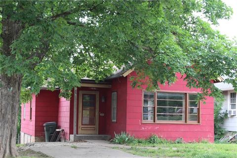 Photo of 1331 Spruce Street, Leavenworth, KS 66048 (MLS # 2620405)