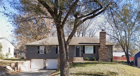 Photo of 9237 Mackey Street, Overland Park, KS 66212 (MLS # 2615459)