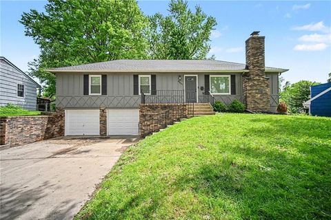 Photo of 9237 Mackey Street, Overland Park, KS 66212 (MLS # 2615459)