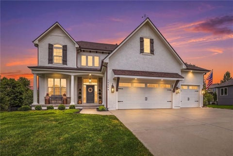 Photo of 15309 Barton Street, Overland Park, KS 66221 (MLS # 2632753)