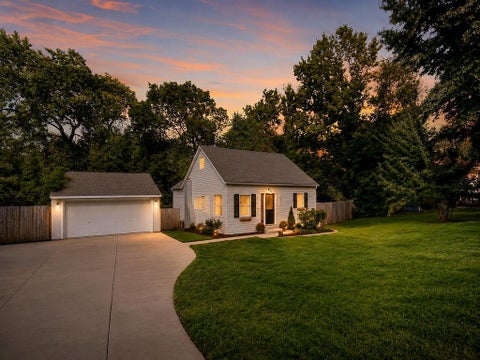 Photo of 8500 W 78th Street, Overland Park, KS 66204 (MLS # 2639539)