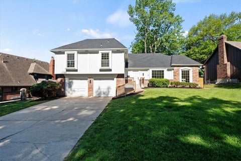 Photo of 10310 Eby Street, Overland Park, KS 66212 (MLS # 2624308)