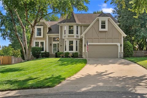 Photo of 9205 W 131st Terrace, Overland Park, KS 66213 (MLS # 2630731)