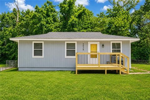 Photo of 4538 Jackson Avenue, Kansas City, MO 64130 (MLS # 2628517)