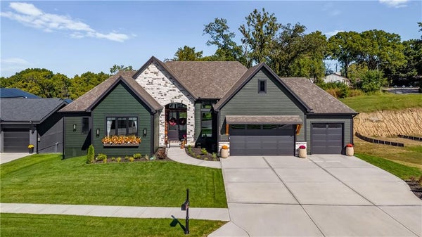 2150 SCENIC VIEW DR, RIVERSIDE, MO 64150 - Image ffd9897c8a9938d17ba215dfd2dc014f/2422659958