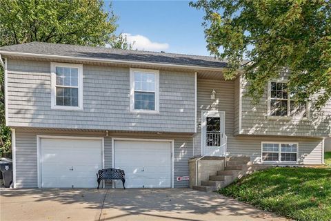 Photo of 4507 N Fuller Avenue, Kansas City, MO 64117 (MLS # 2578426)