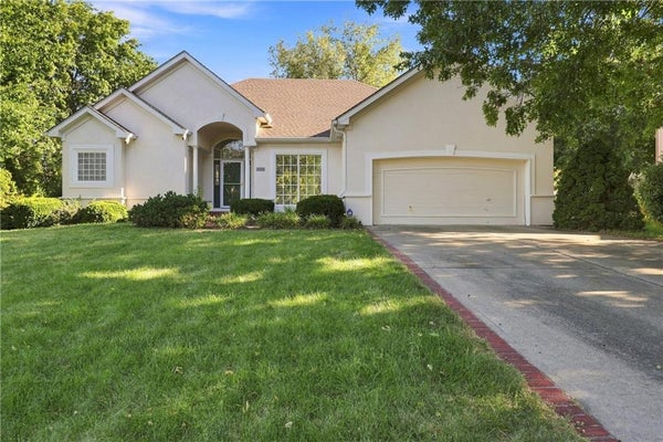 1403 NE GLENFIELD CT, BLUE SPRINGS, MO 64014 - Image ffe044fc69a09d4648f7c452cf3e4049/3514890941