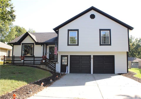 Photo of 1117 NE Ridgeview Drive, Lees Summit, MO 64086 (MLS # 2646338)