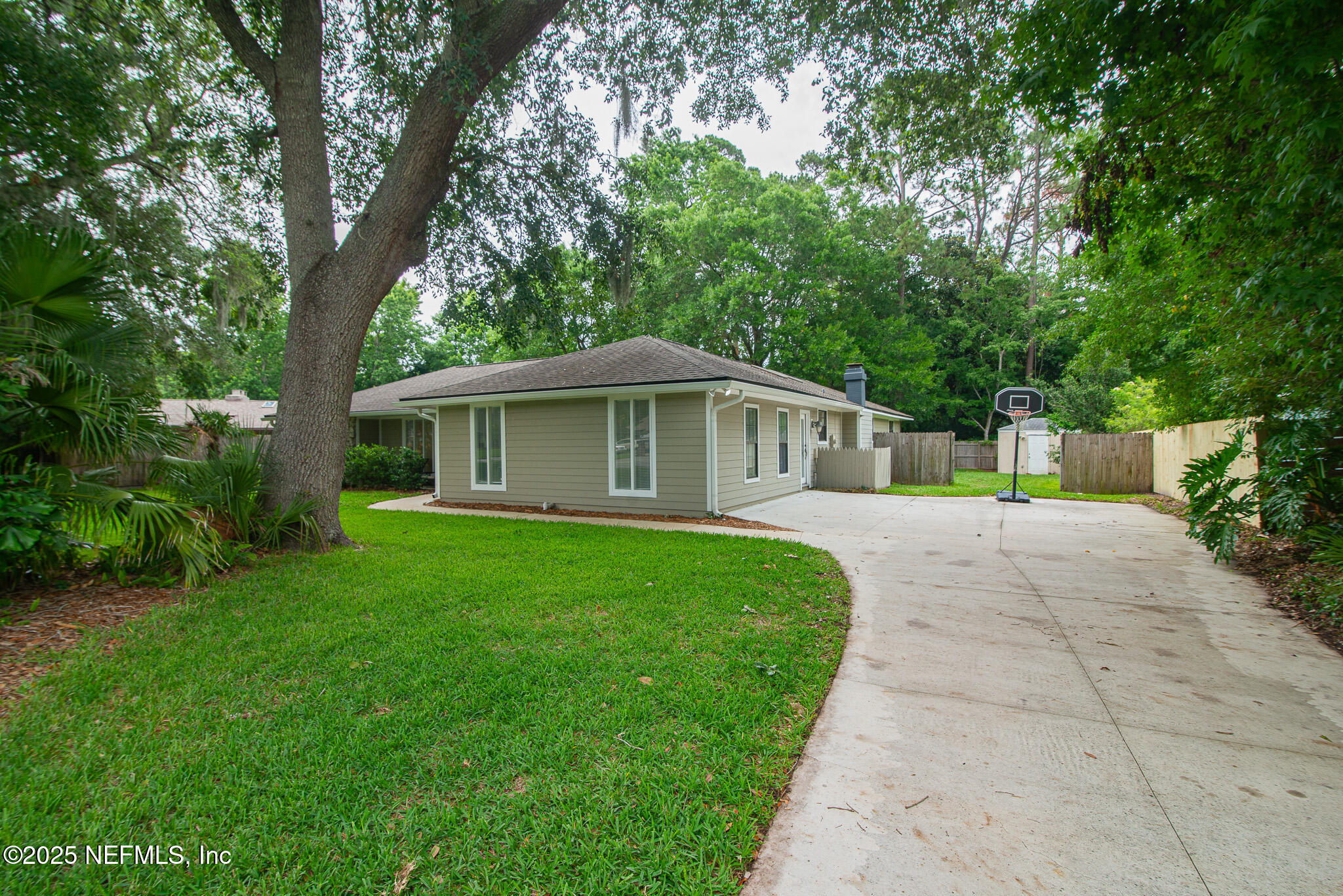 2333 THE WOODS Drive