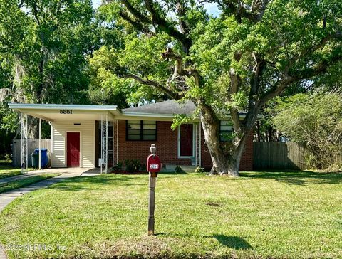 Photo of 5351 ROYCE Avenue, Jacksonville, FL 32205 (MLS # 2144092)