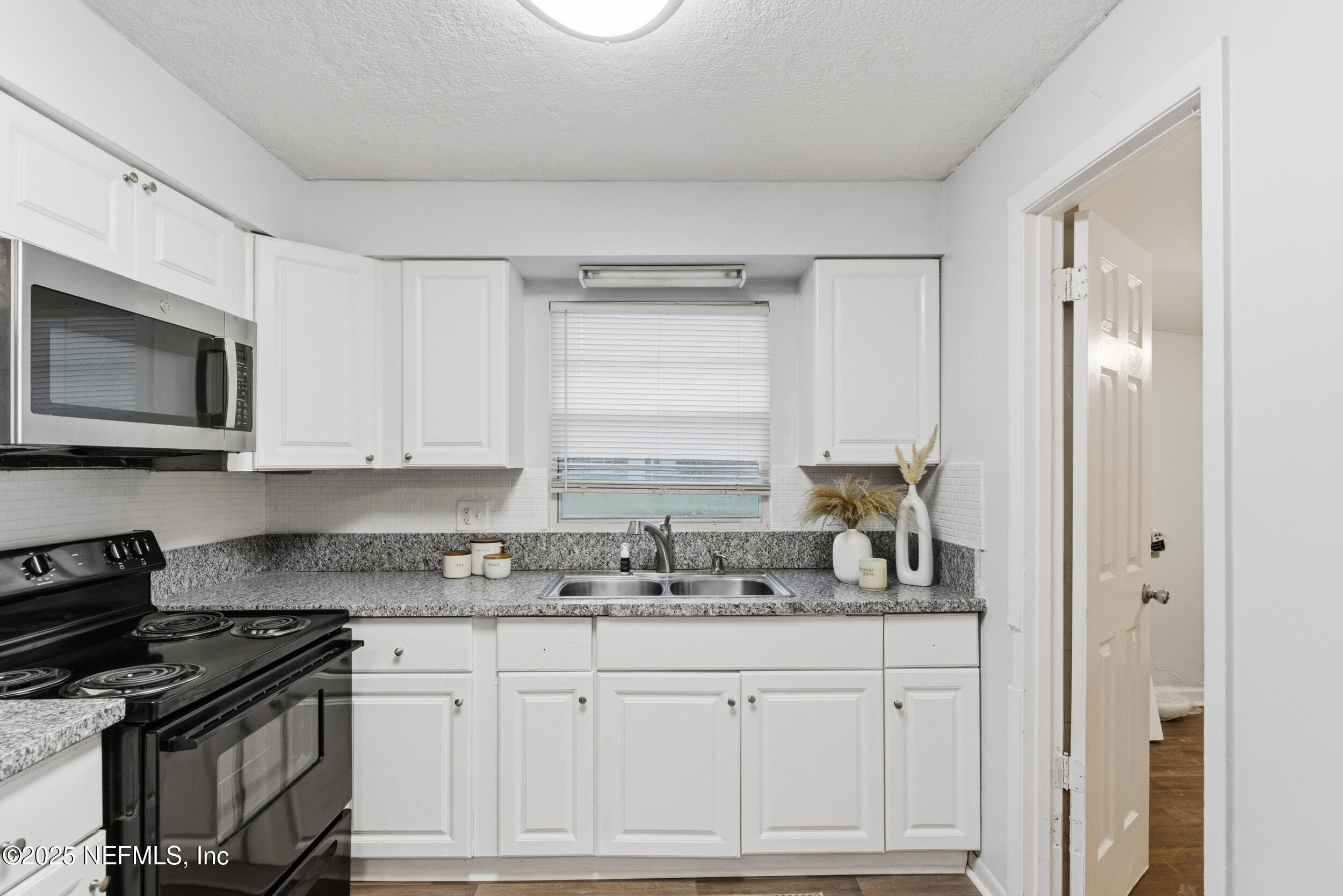 4663 ROANOKE Boulevard