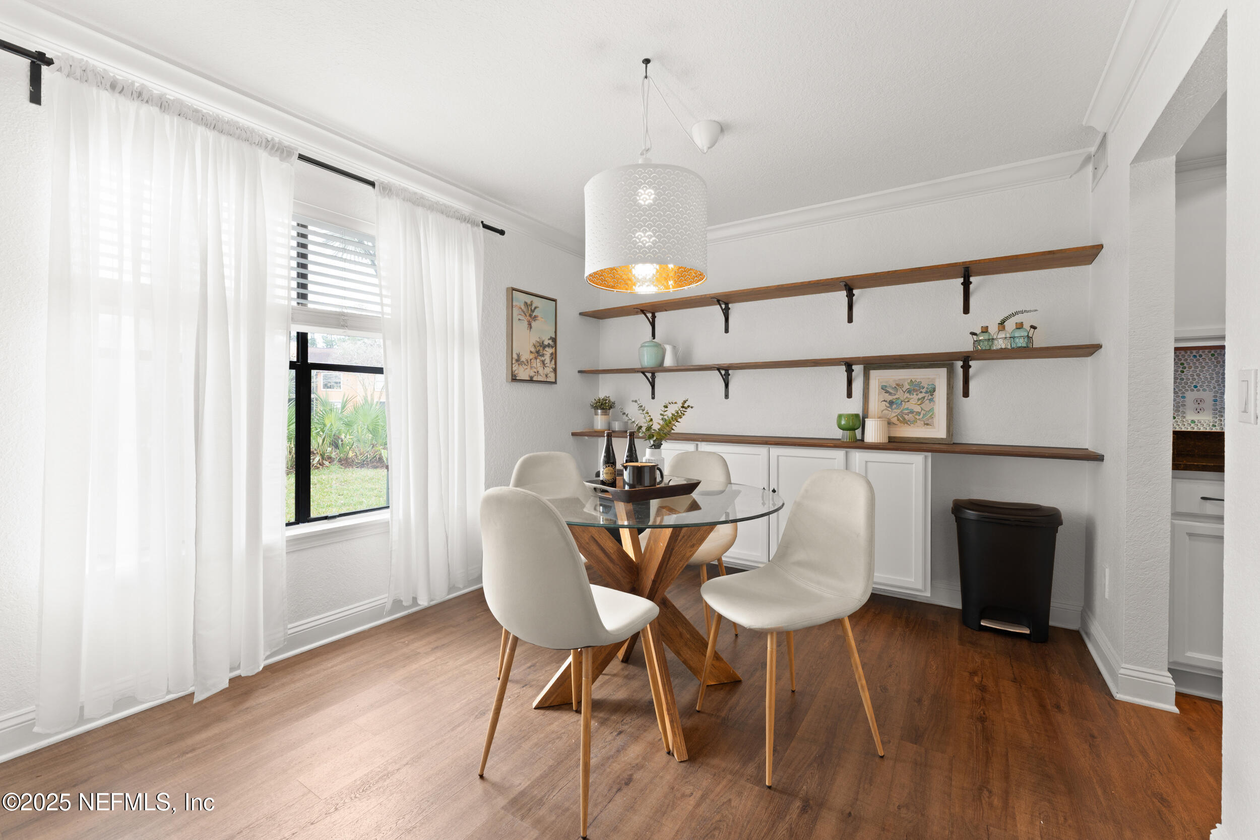 912 SHORELINE Circle