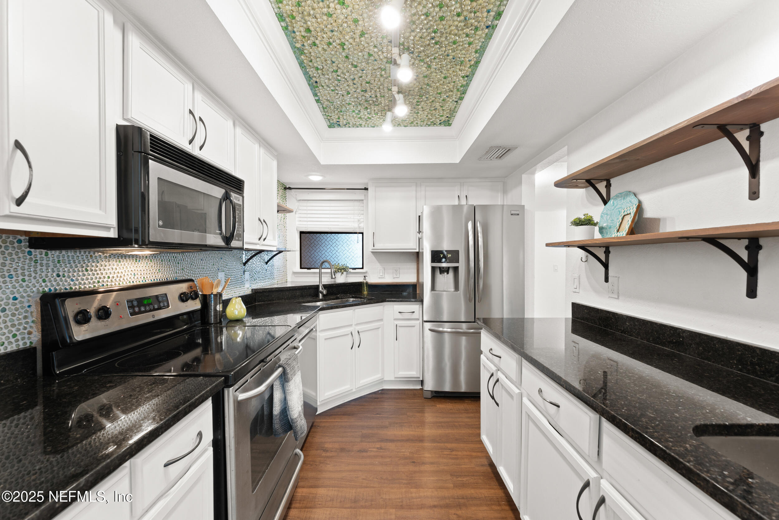 912 SHORELINE Circle