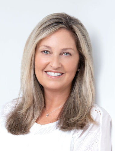 This is a photo of DEANNA FENWICK. This professional services JACKSONVILLE, FL 32224 and the surrounding areas.