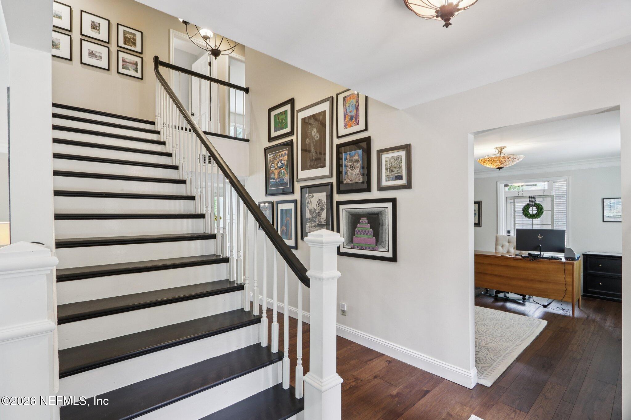 2443 HOLLY POINT Road E