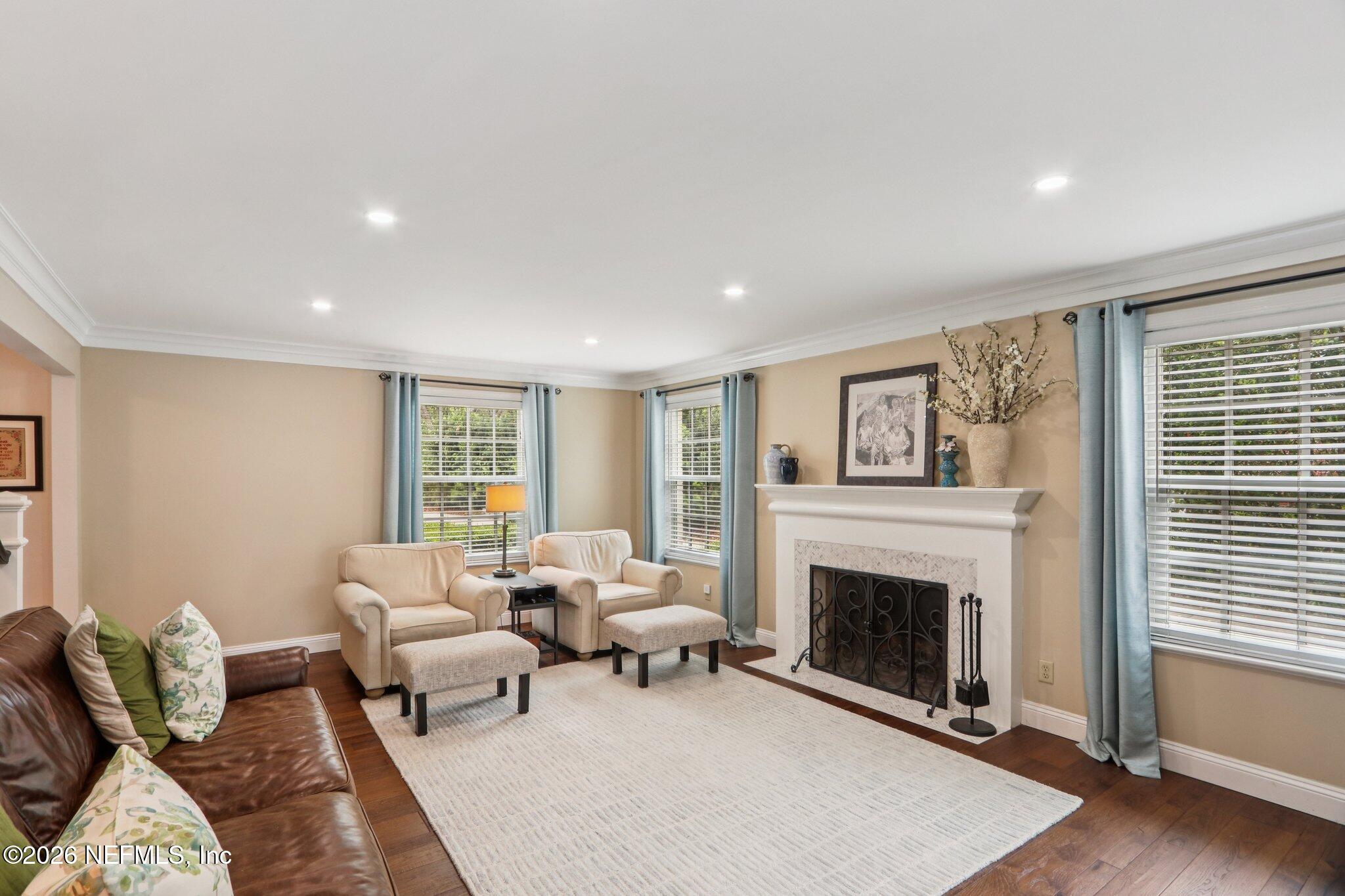 2443 HOLLY POINT Road E