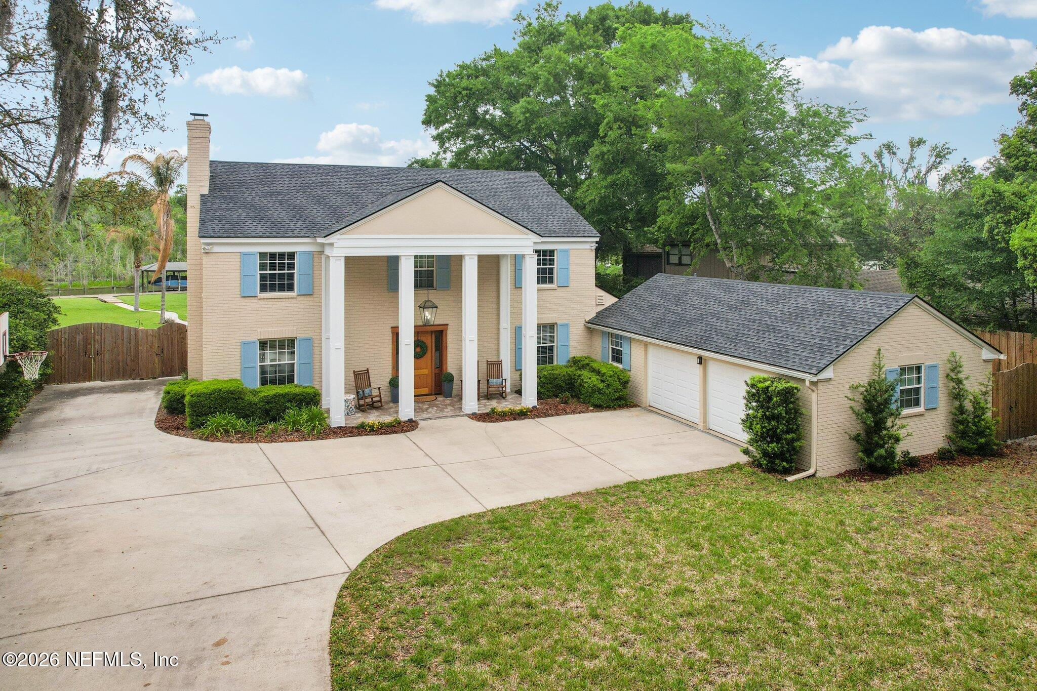 2443 HOLLY POINT Road E