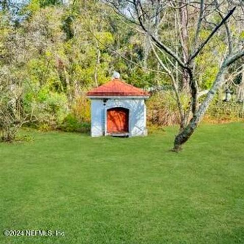 A home in Interlachen