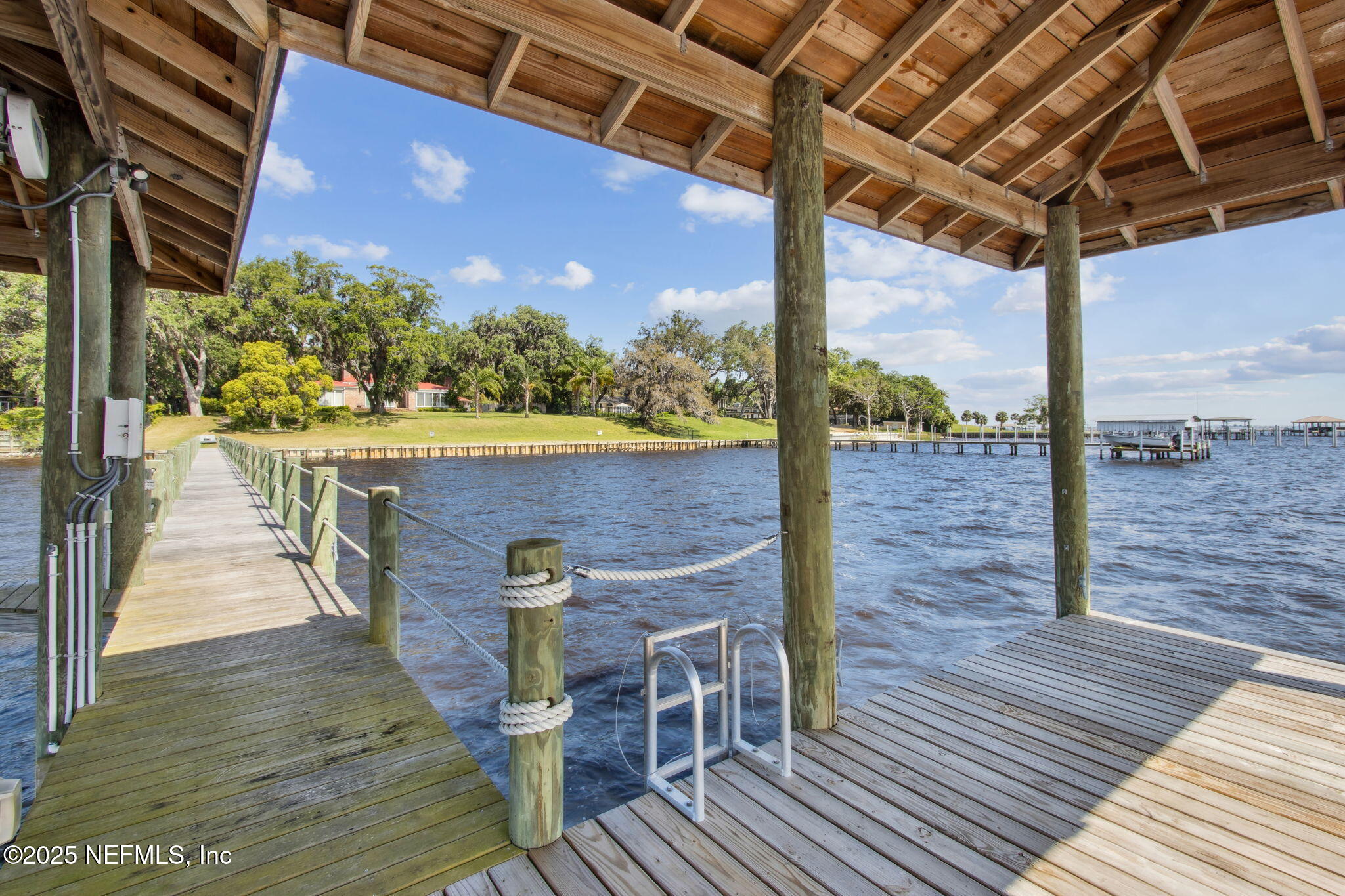 2703 HOLLY POINT Road E