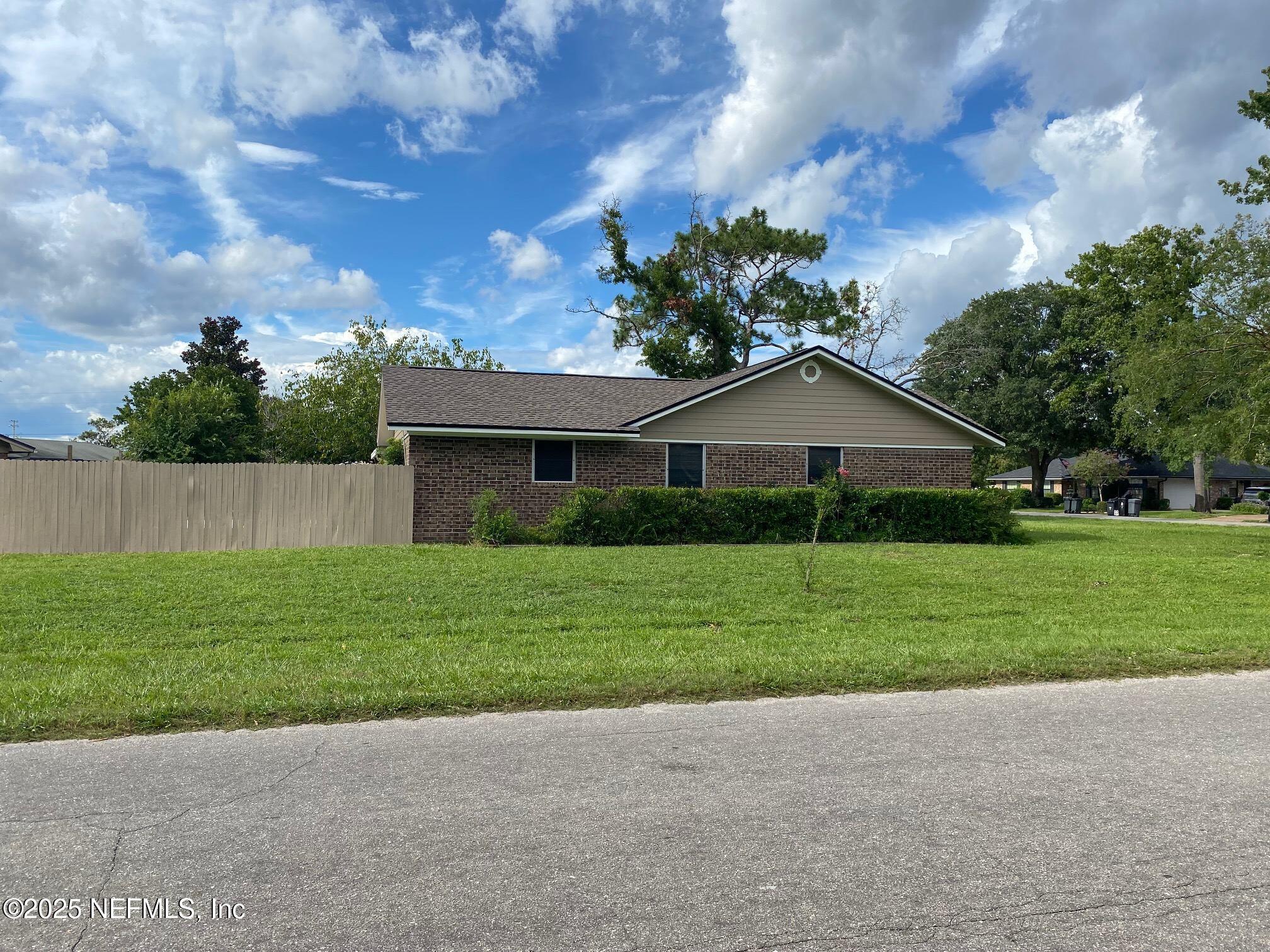 538 BLUE GRASS Court