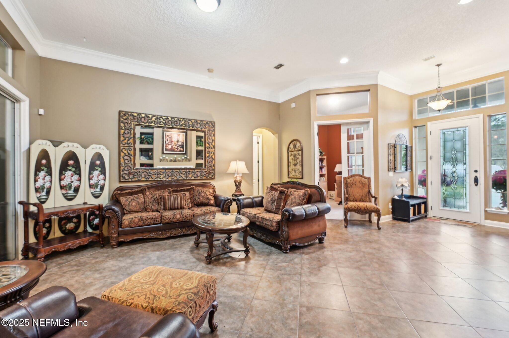 1112 E DANDRIDGE Lane