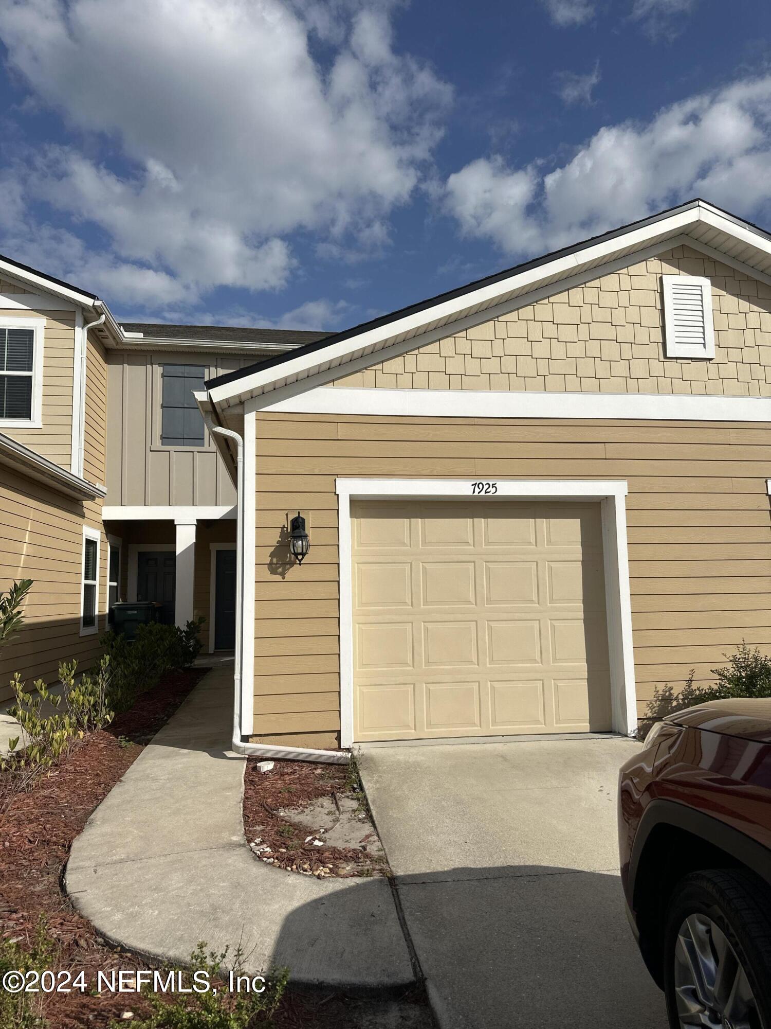 Photo 1 of 20 — 7925 ECHO SPRINGS Road, Jacksonville, FL 32256
