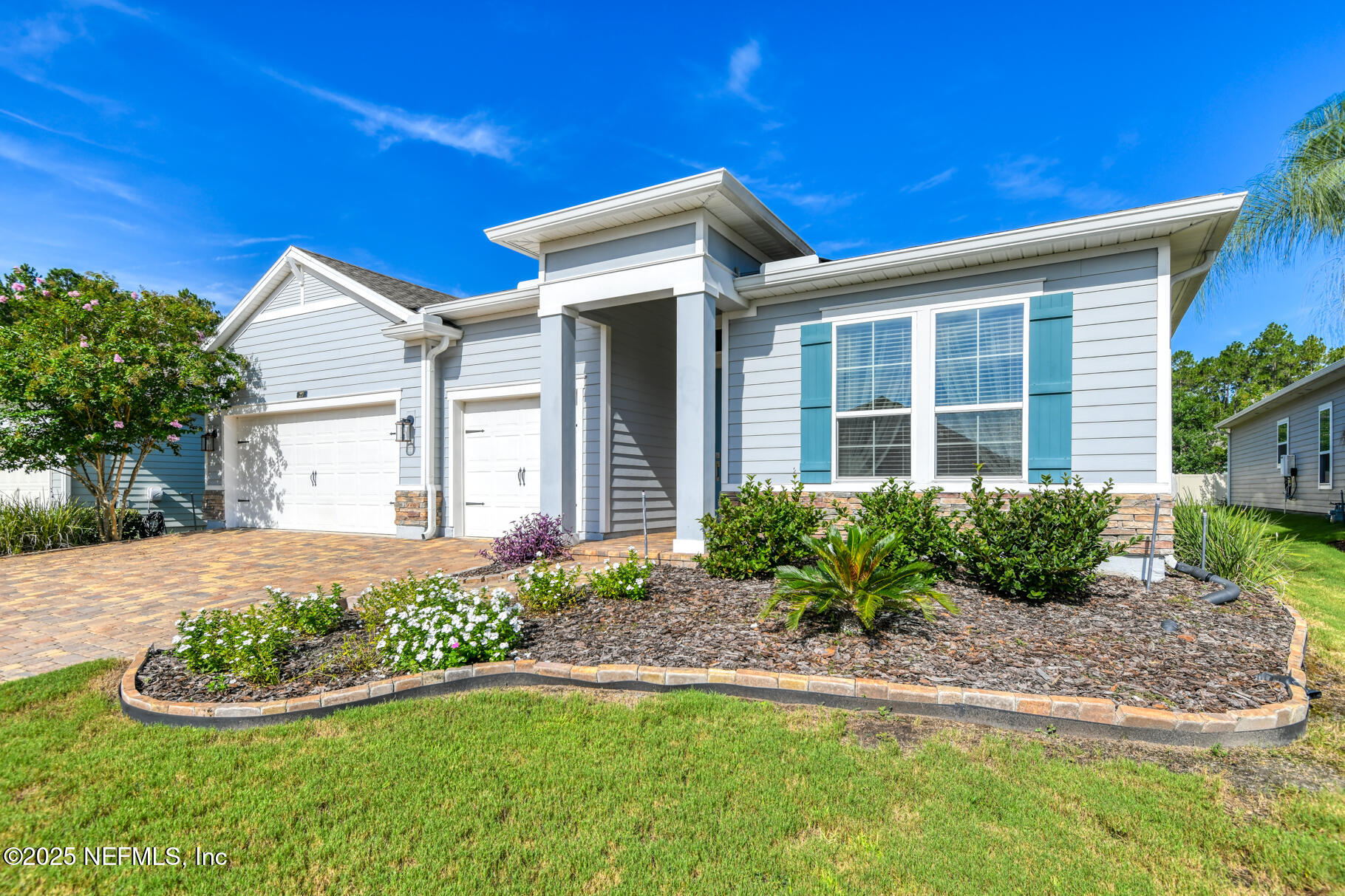 27 COLIBRI BANK Lane
