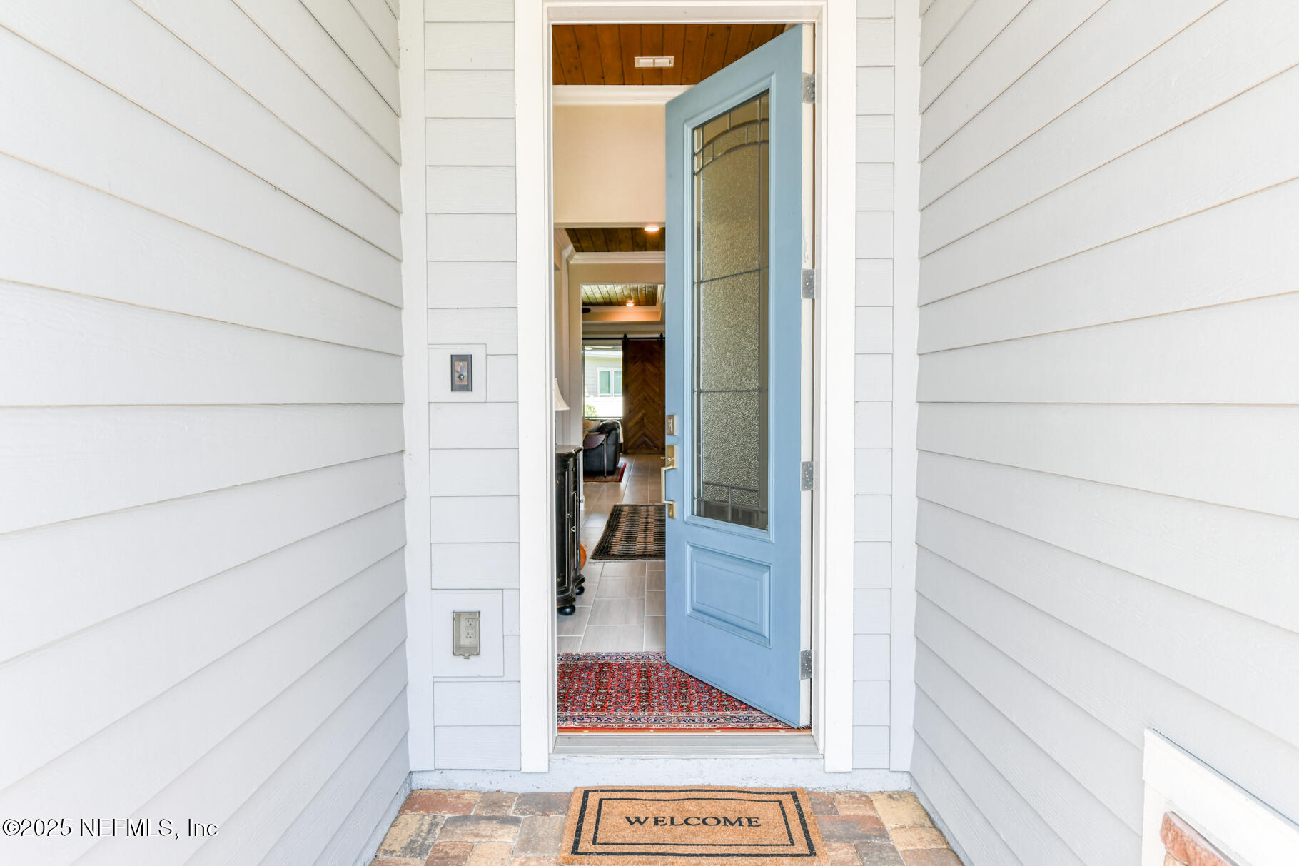 27 COLIBRI BANK Lane