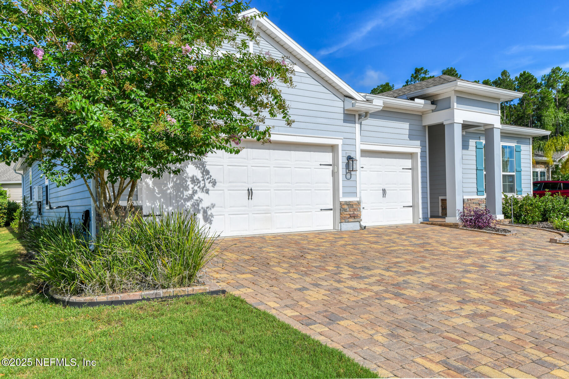 27 COLIBRI BANK Lane