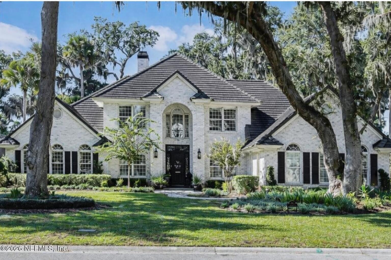 192 TWELVE OAKS Lane