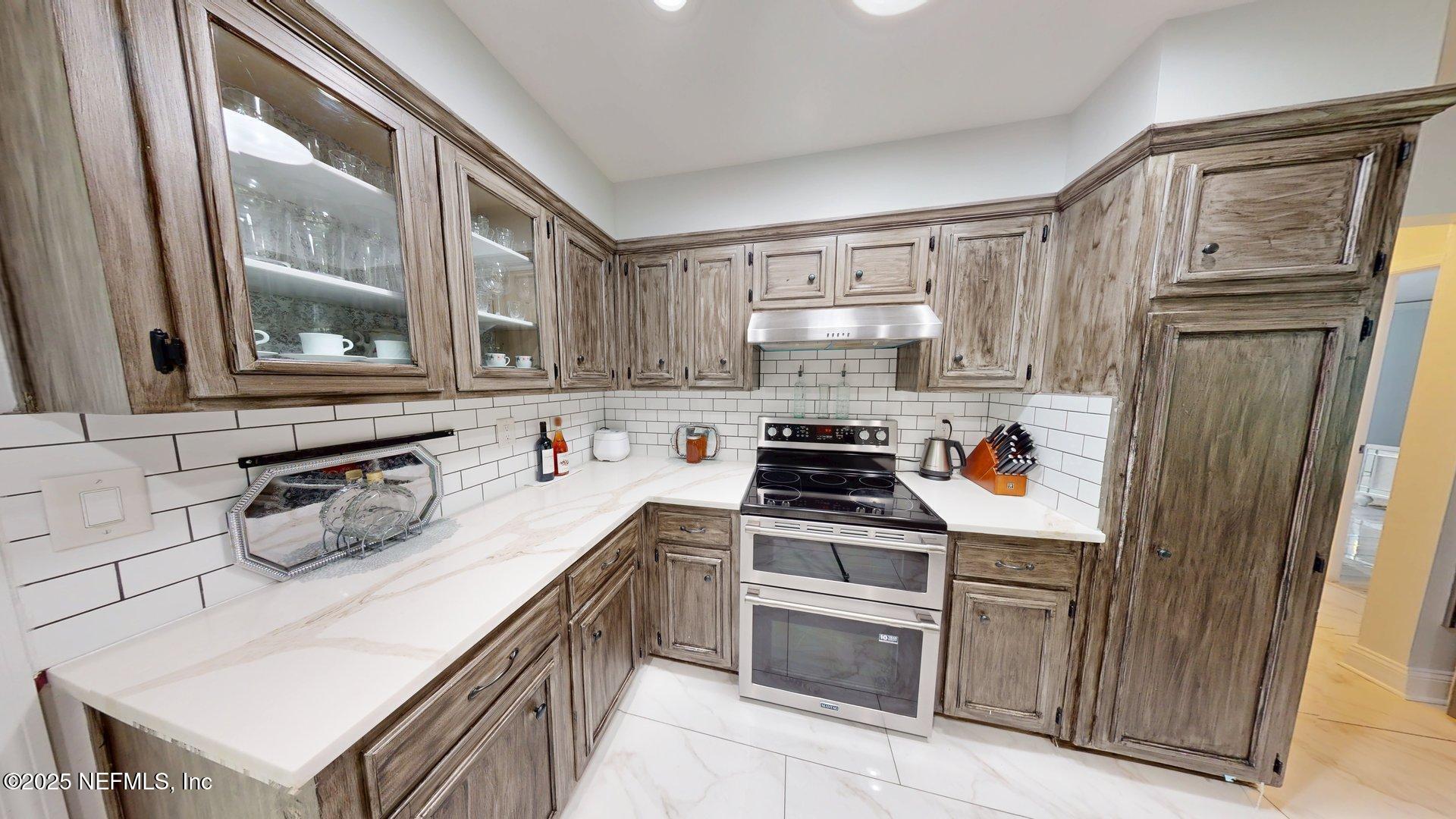 11728 LORETTO WOODS Court