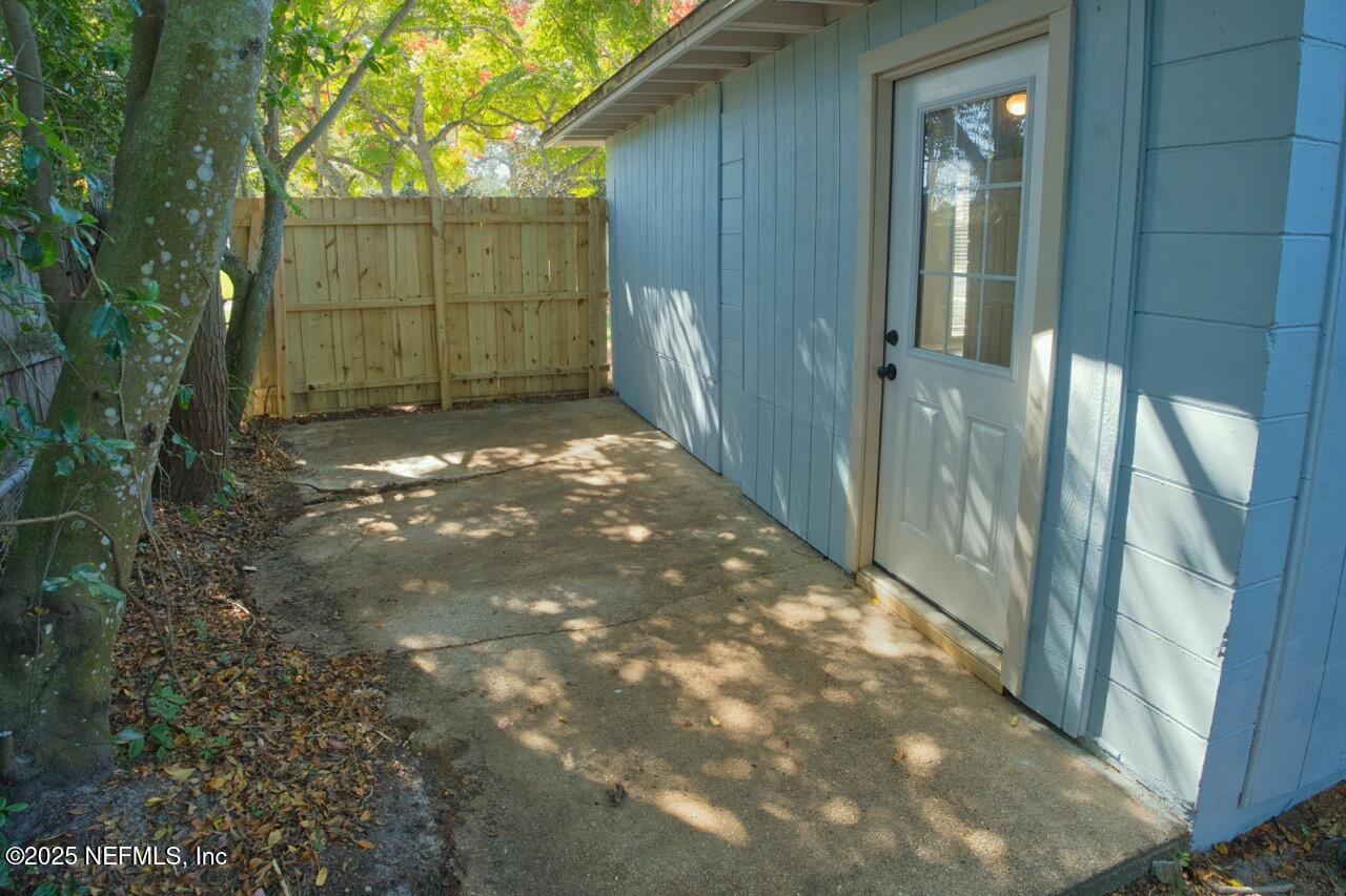 1823 SABLE PALM Lane