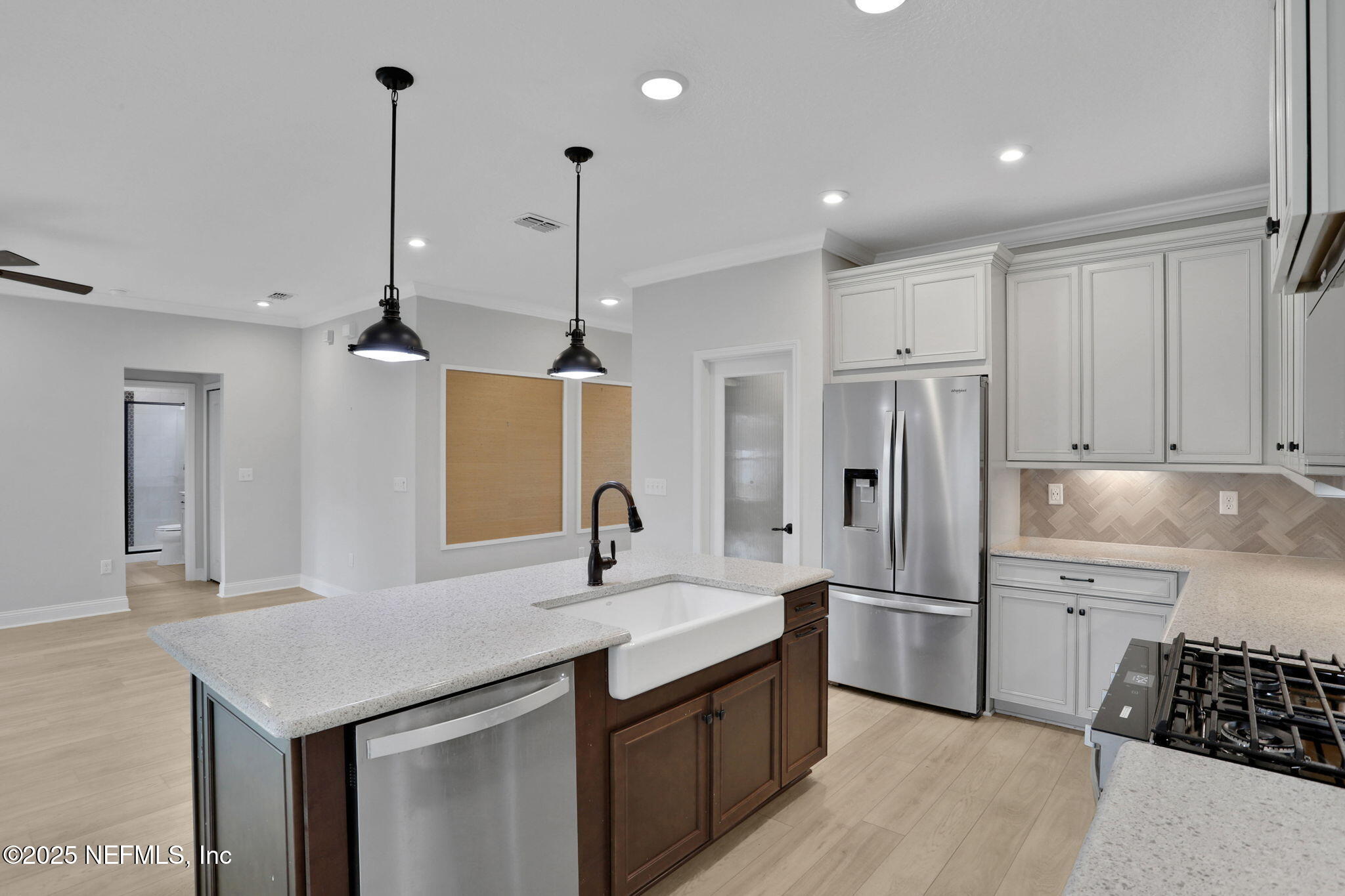 13863 HOLSINGER Boulevard