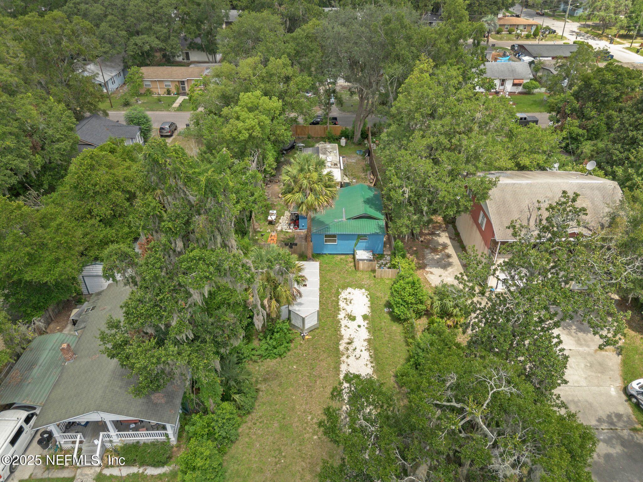 429 CRESTWOOD Street
