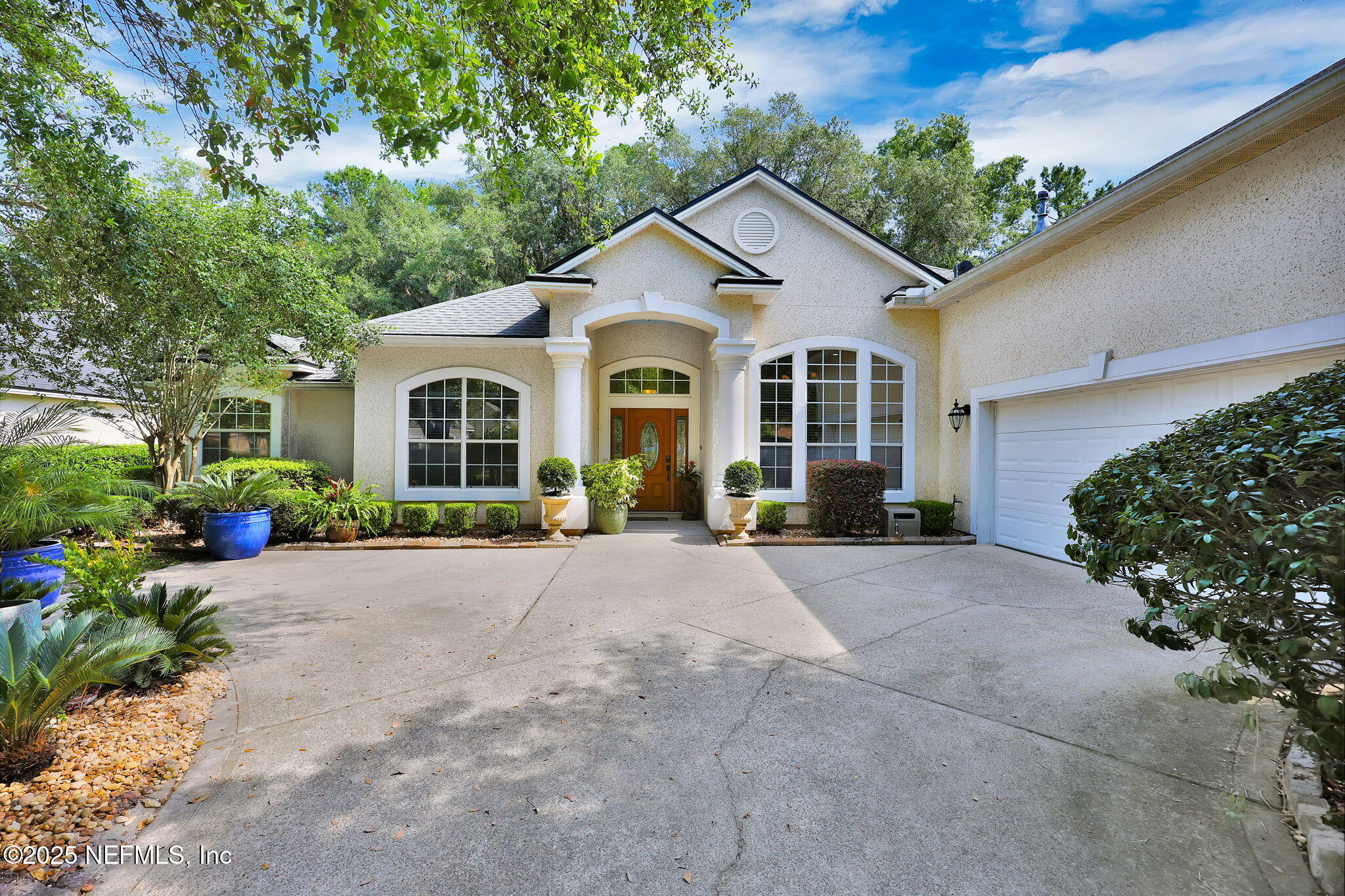 526 OAKMONT Drive