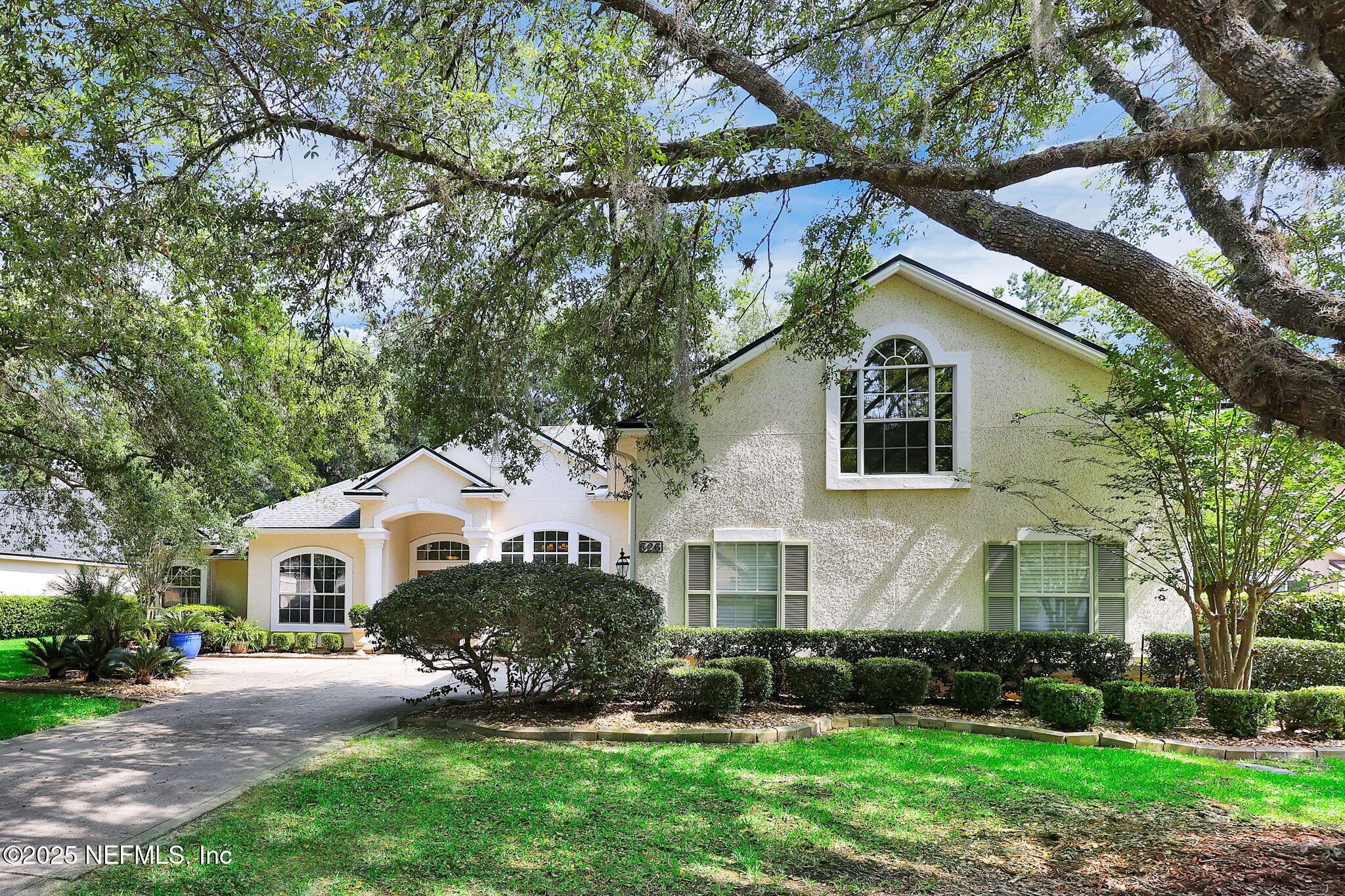 526 OAKMONT Drive