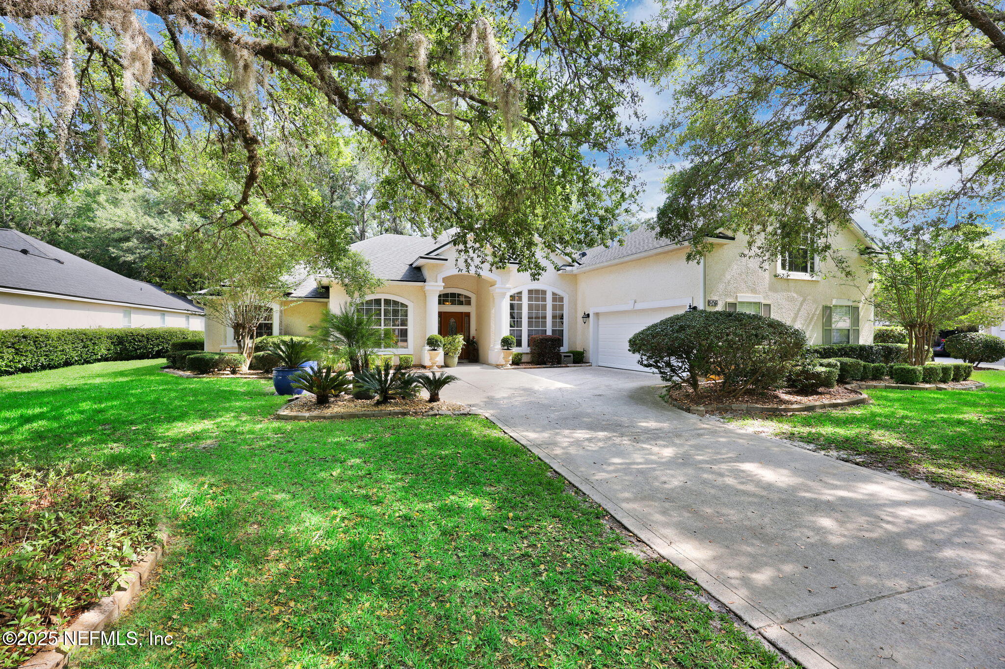 526 OAKMONT Drive