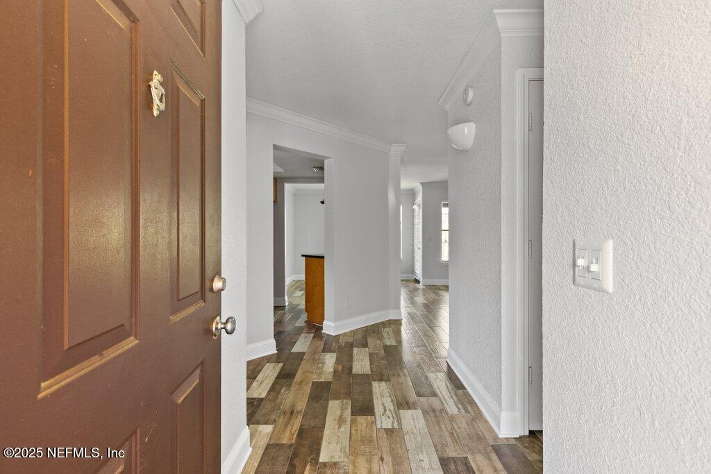 833 SHORELINE Circle