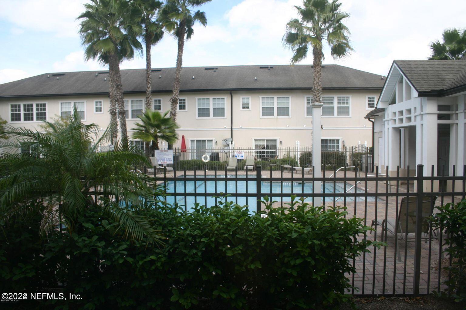 Jacksonville, FL home for sale located at 11355 ESTANCIA VILLA Circle 206, Jacksonville, FL 32246