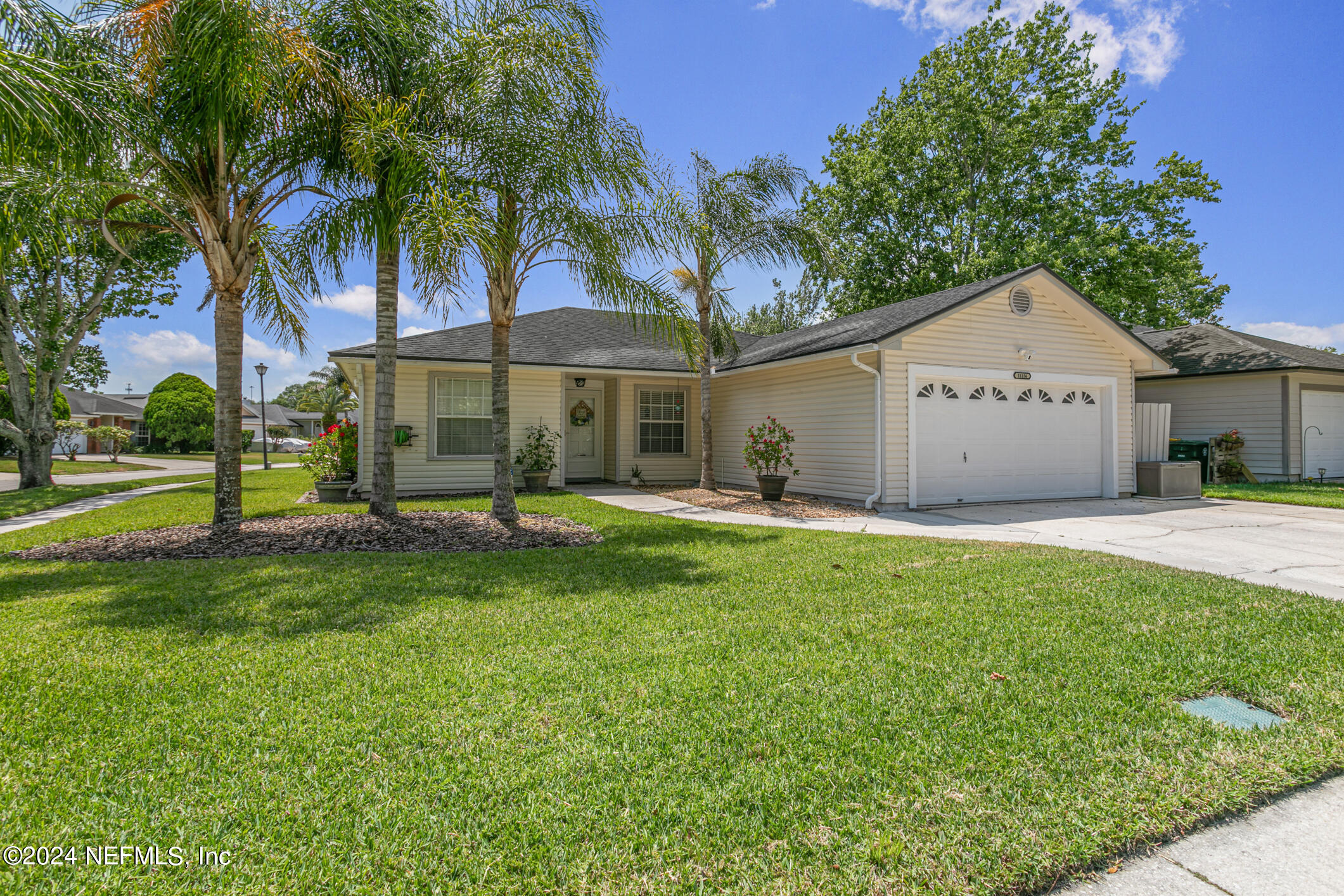 Jacksonville, FL home for sale located at 11156 Bentley Trace Lane E, Jacksonville, FL 32257