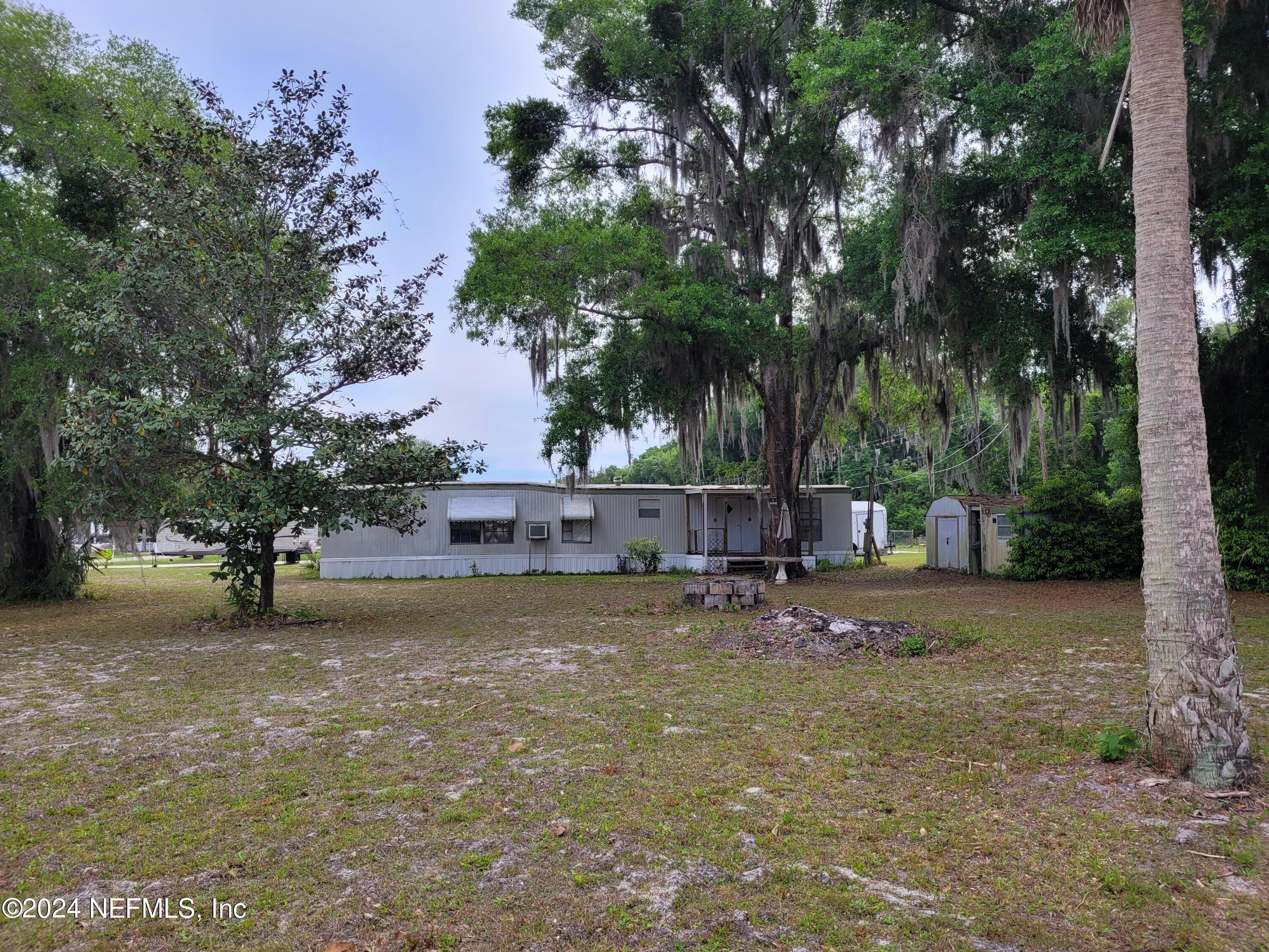 Crescent City, FL home for sale located at 115 Crestbreeze Manor, Crescent City, FL 32112