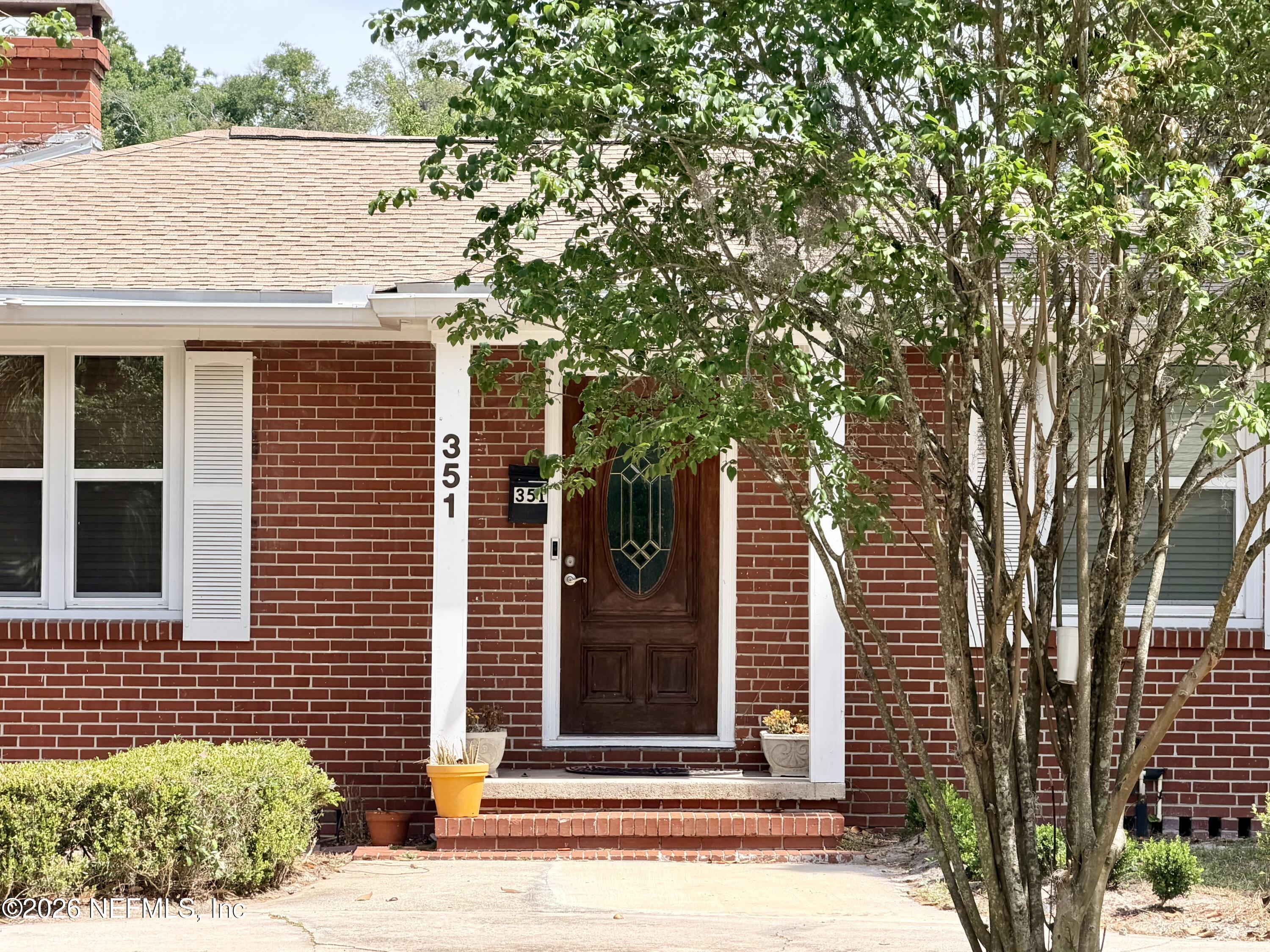 351 UNIVERSITY Boulevard N