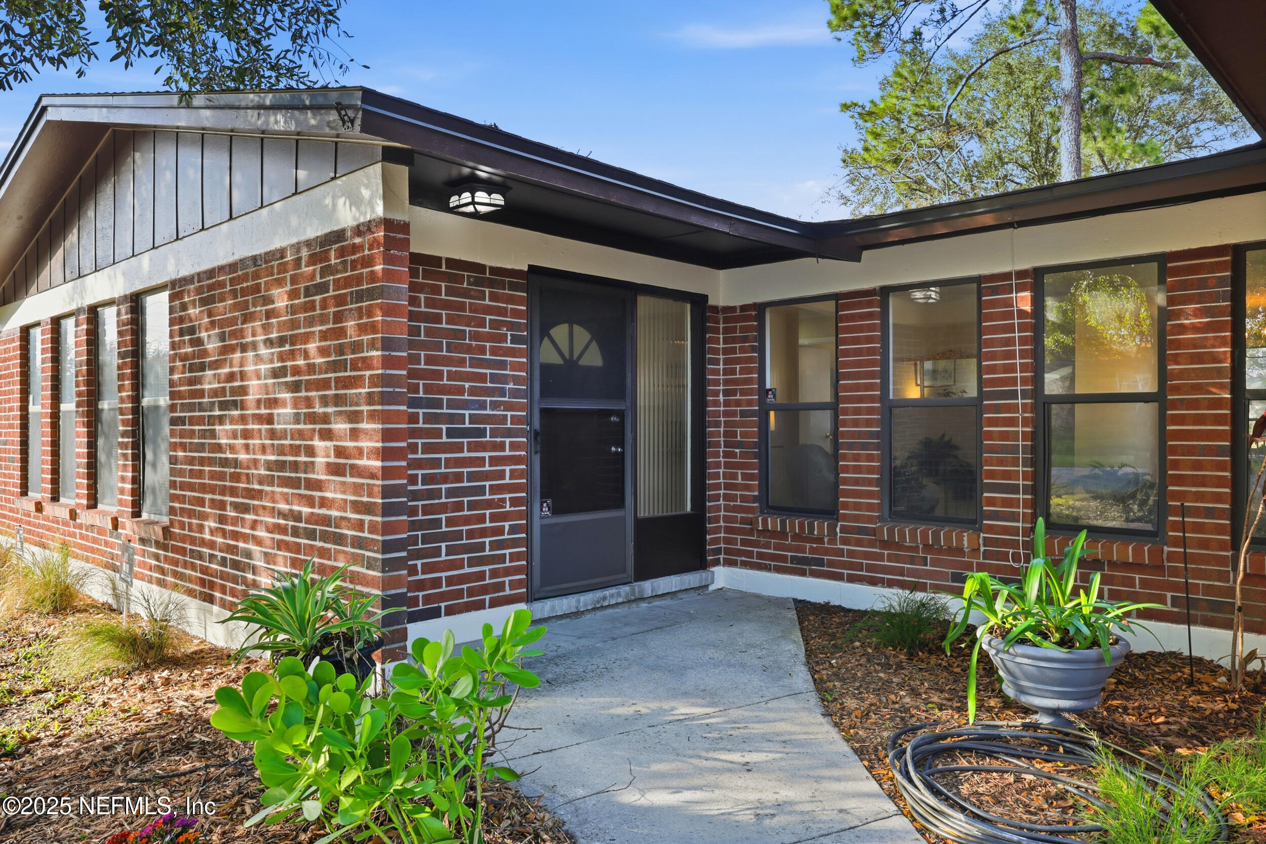 521 CLERMONT Avenue S