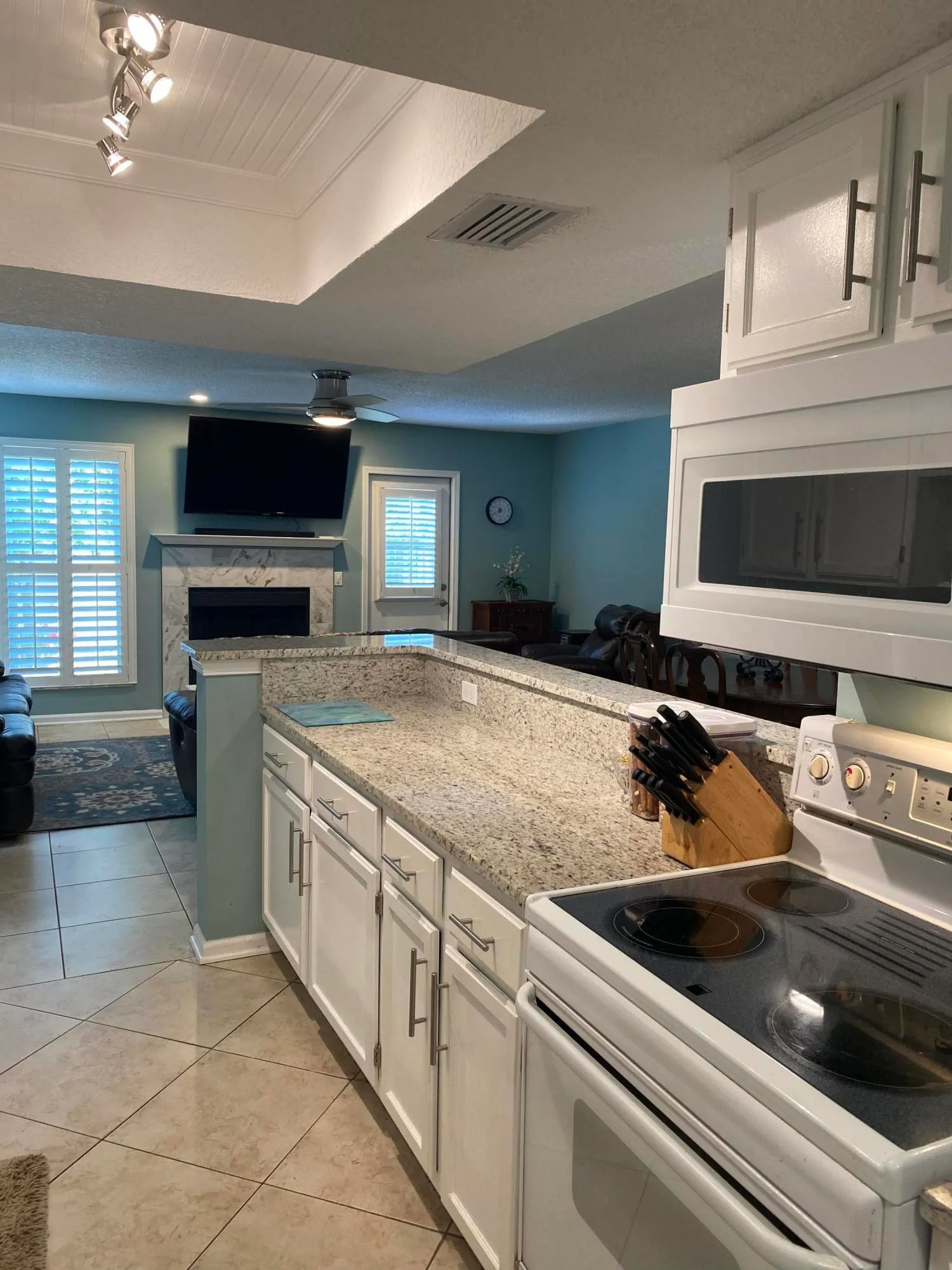 Jacksonville Beach, Florida 32250, United States, 2 Bedrooms Bedrooms, ,2 BathroomsBathrooms,Residential,Pending,32517