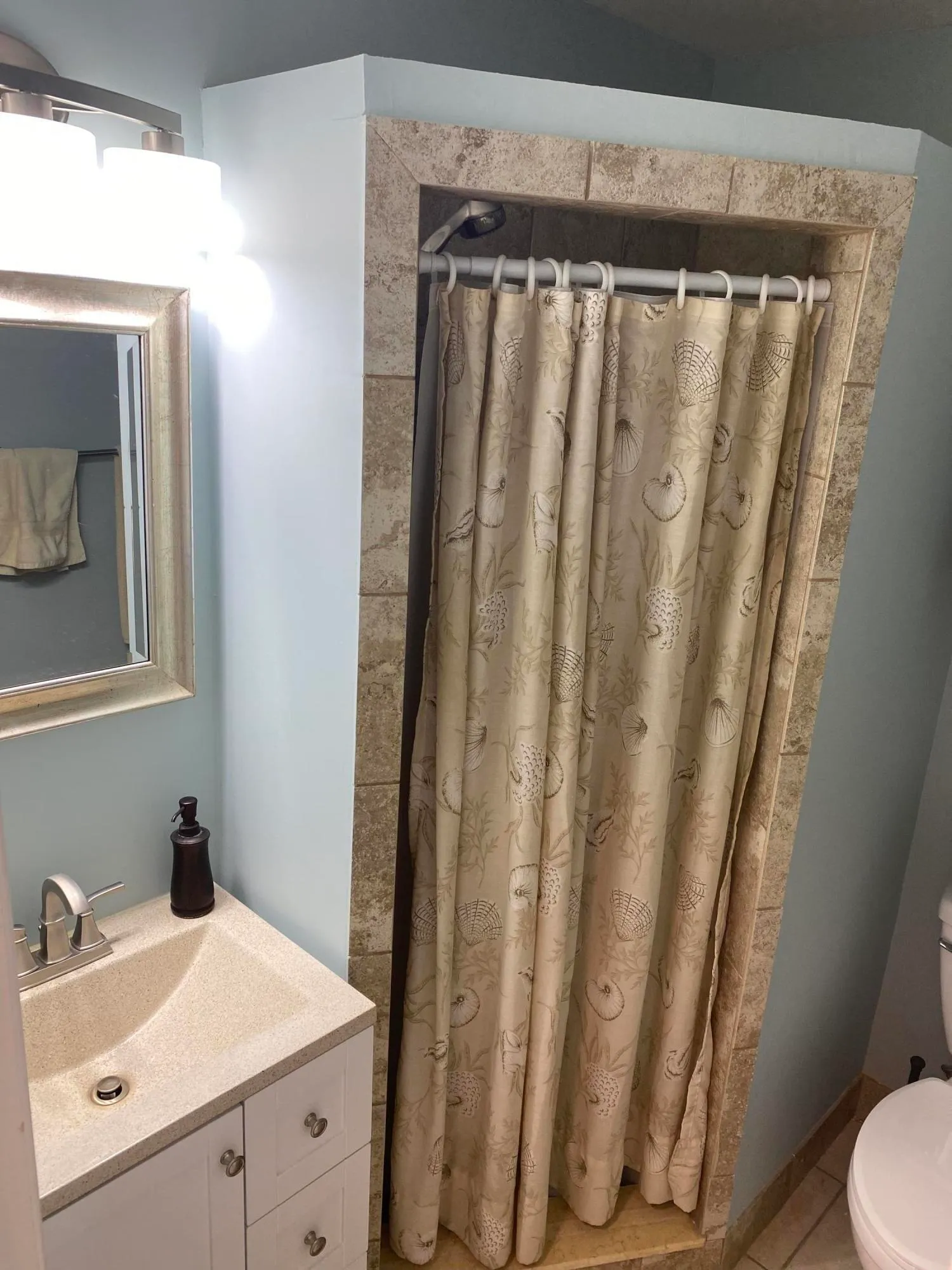 Jacksonville Beach, Florida 32250, United States, 2 Bedrooms Bedrooms, ,2 BathroomsBathrooms,Residential,Pending,32517