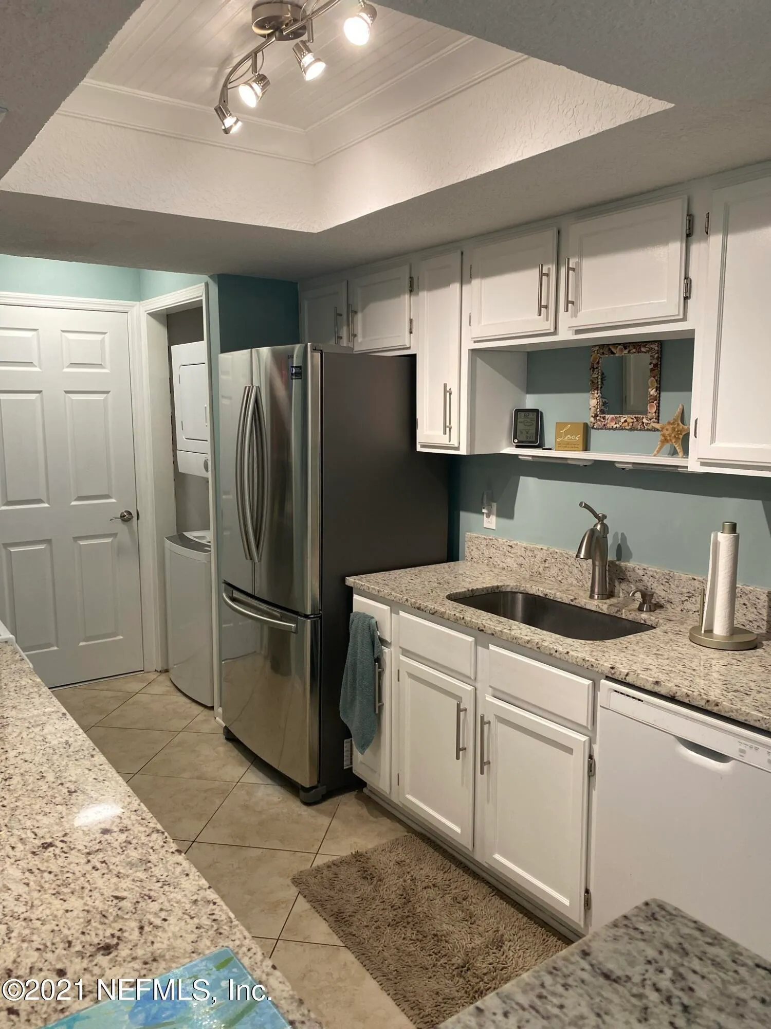 Jacksonville Beach, Florida 32250, United States, 2 Bedrooms Bedrooms, ,2 BathroomsBathrooms,Residential,Pending,32517