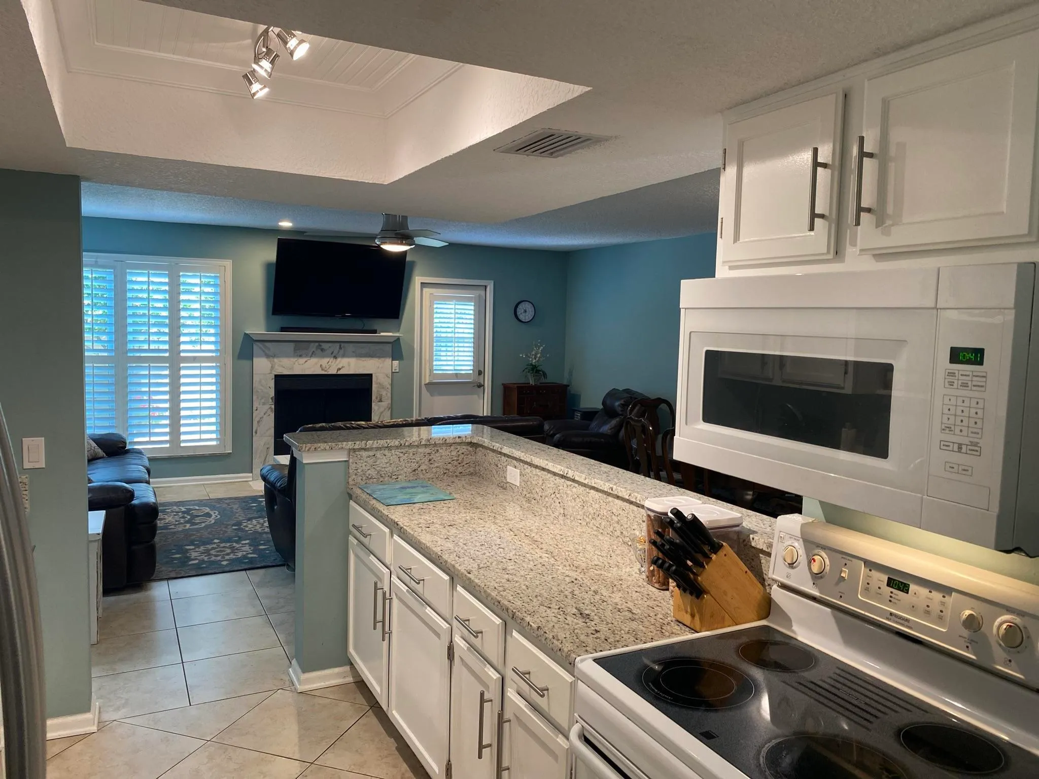 Jacksonville Beach, Florida 32250, United States, 2 Bedrooms Bedrooms, ,2 BathroomsBathrooms,Residential,Pending,32517