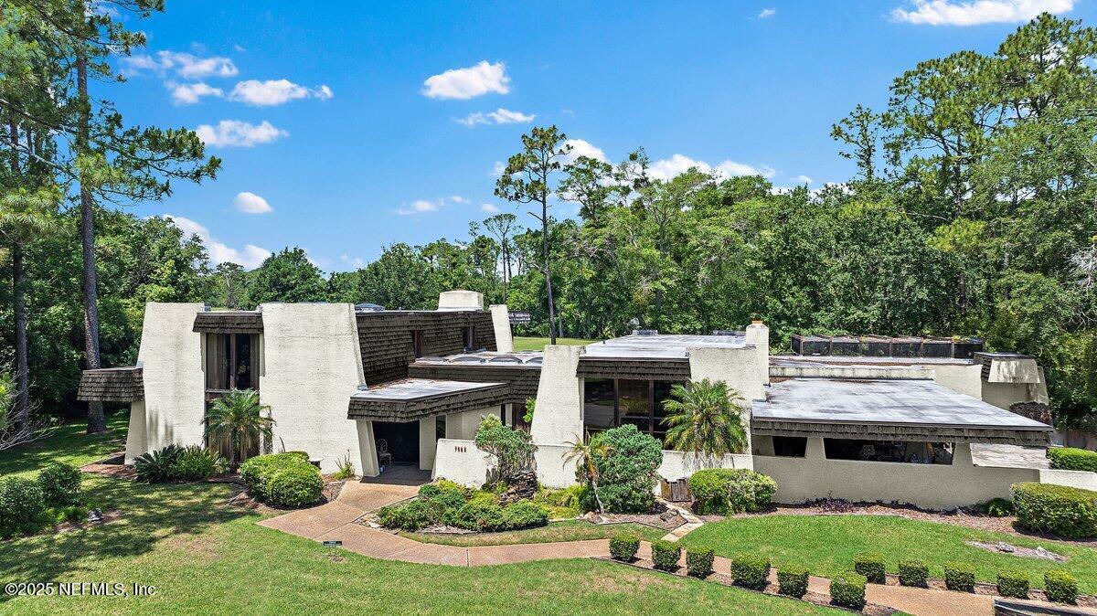 7868 WOODSDALE Lane